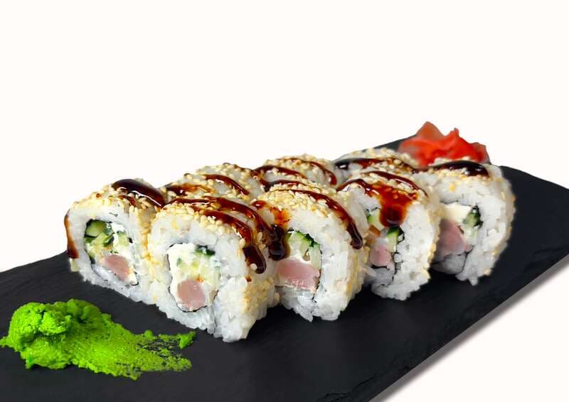 Ролл с креветкой и авокадо